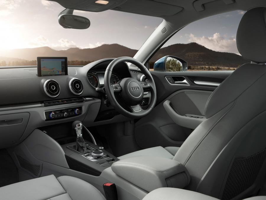 Торпедо Audi A3 Sedan 1.8 T (8V) 2013 года  (AU) (фото 6 из 15)